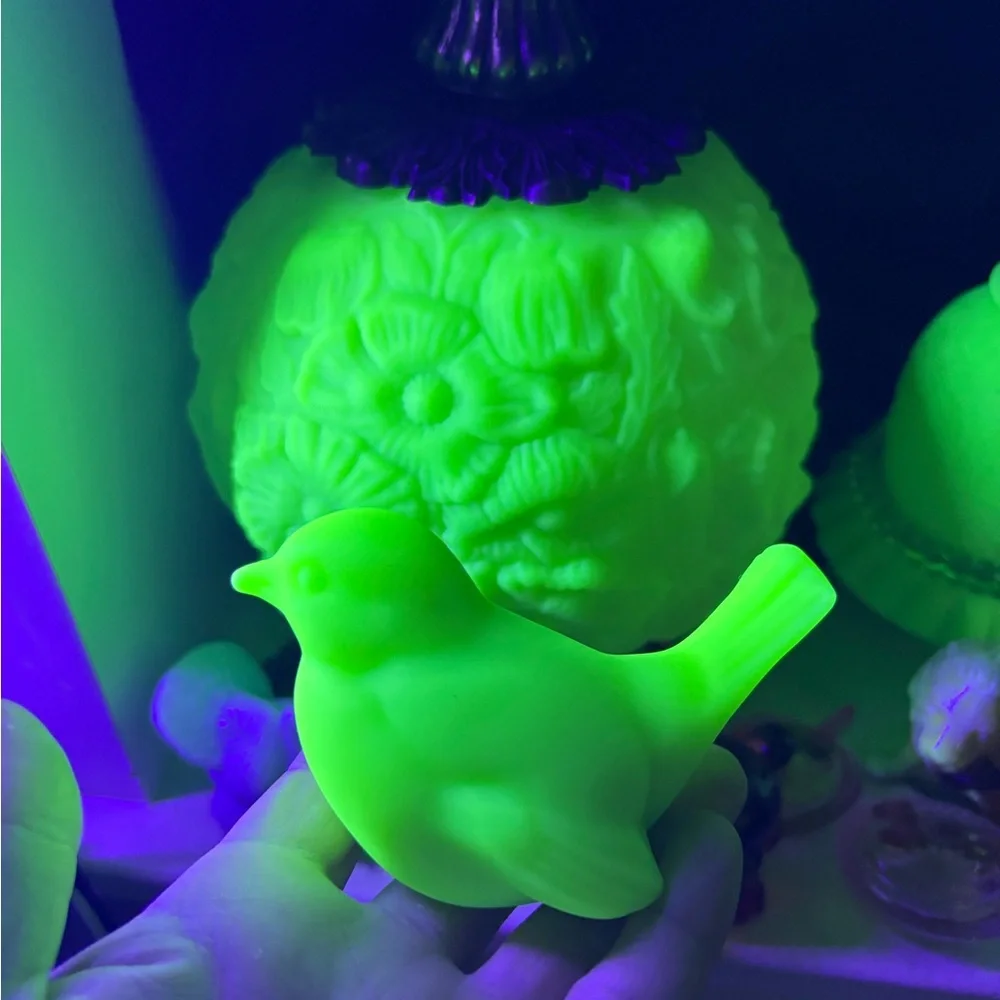 2 Green Fenton custard birds
